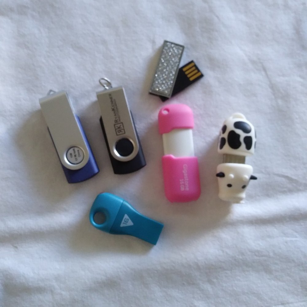 Lot of 6 Thumb drives*External Media Storage